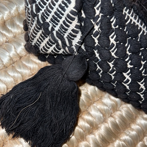 Pearl and Caviar tassel heavy duty woven oversized tote bag - Picture 9 of 15